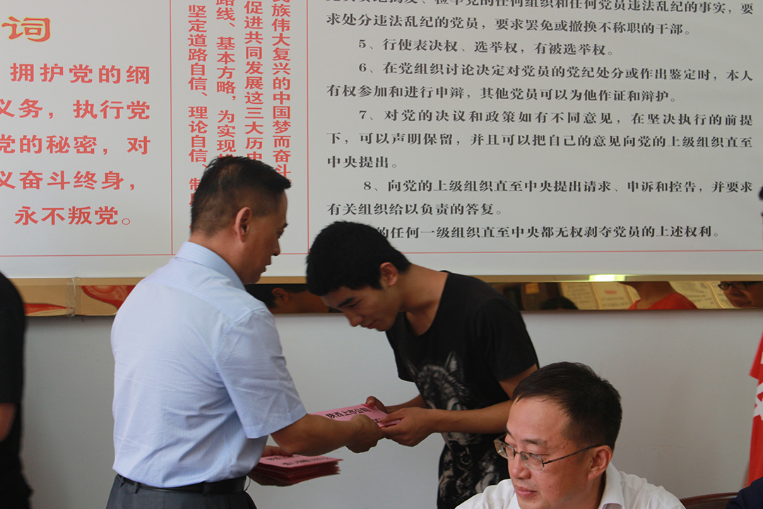 1667550152.jpg 2018年8月16日爱心助学 助推脱贫 推行社会责任.JPG