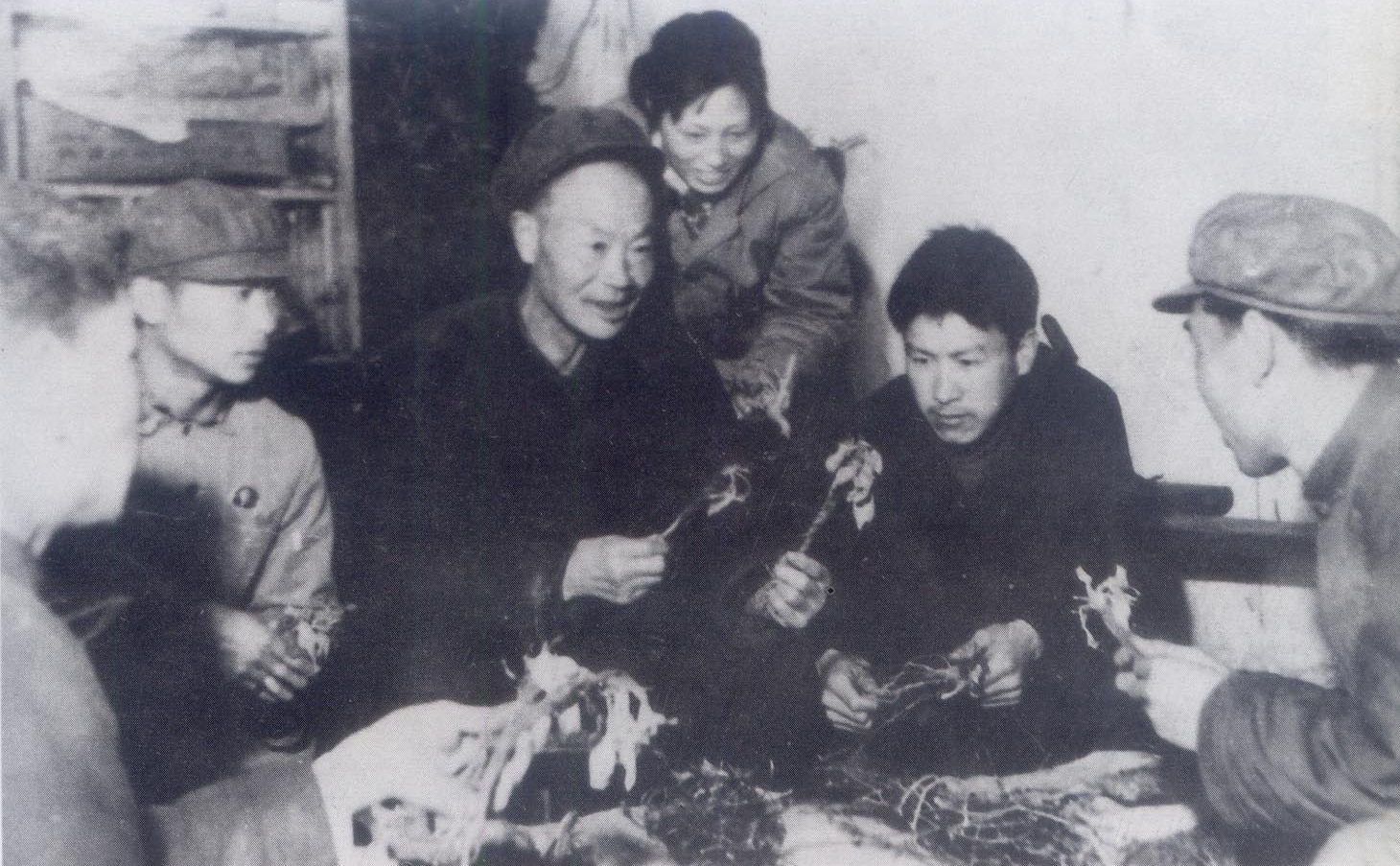 1743565754.jpg 王家成带徒传艺.jpg