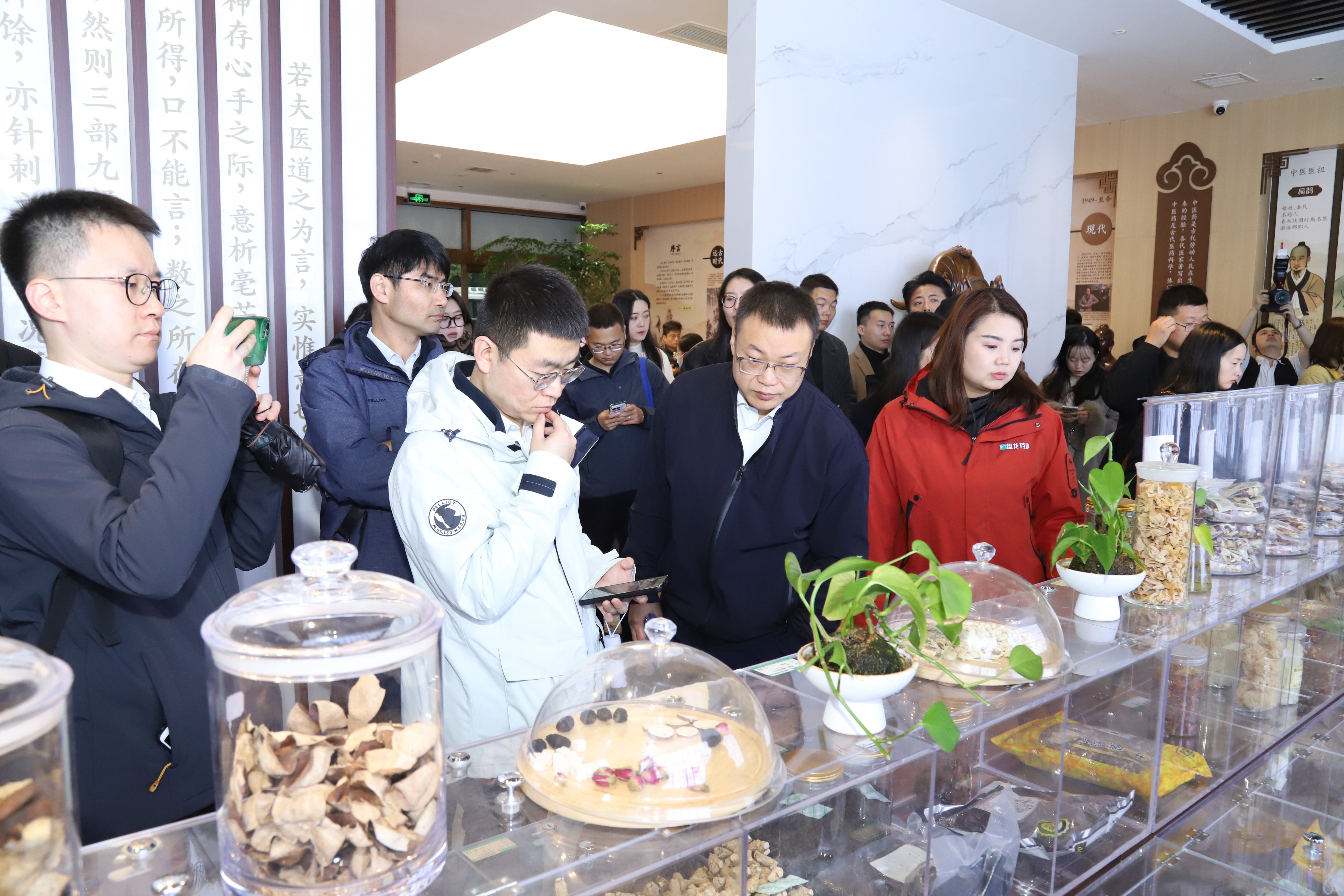 1764232449.jpg 3.jpg